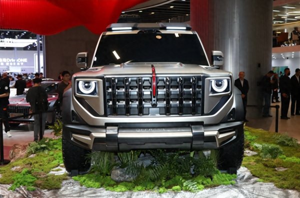 银河配资 红旗首款专业级越野SUV上线，配三把差速锁+四电机，明年上市