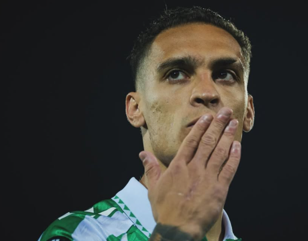 泸深通 西媒：安东尼明确拒绝其他球队报价，只想投奔贝蒂斯