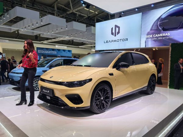 鸿泰利创 无框车门+宽体低趴 零跑Lafa5亮相慕尼黑车展